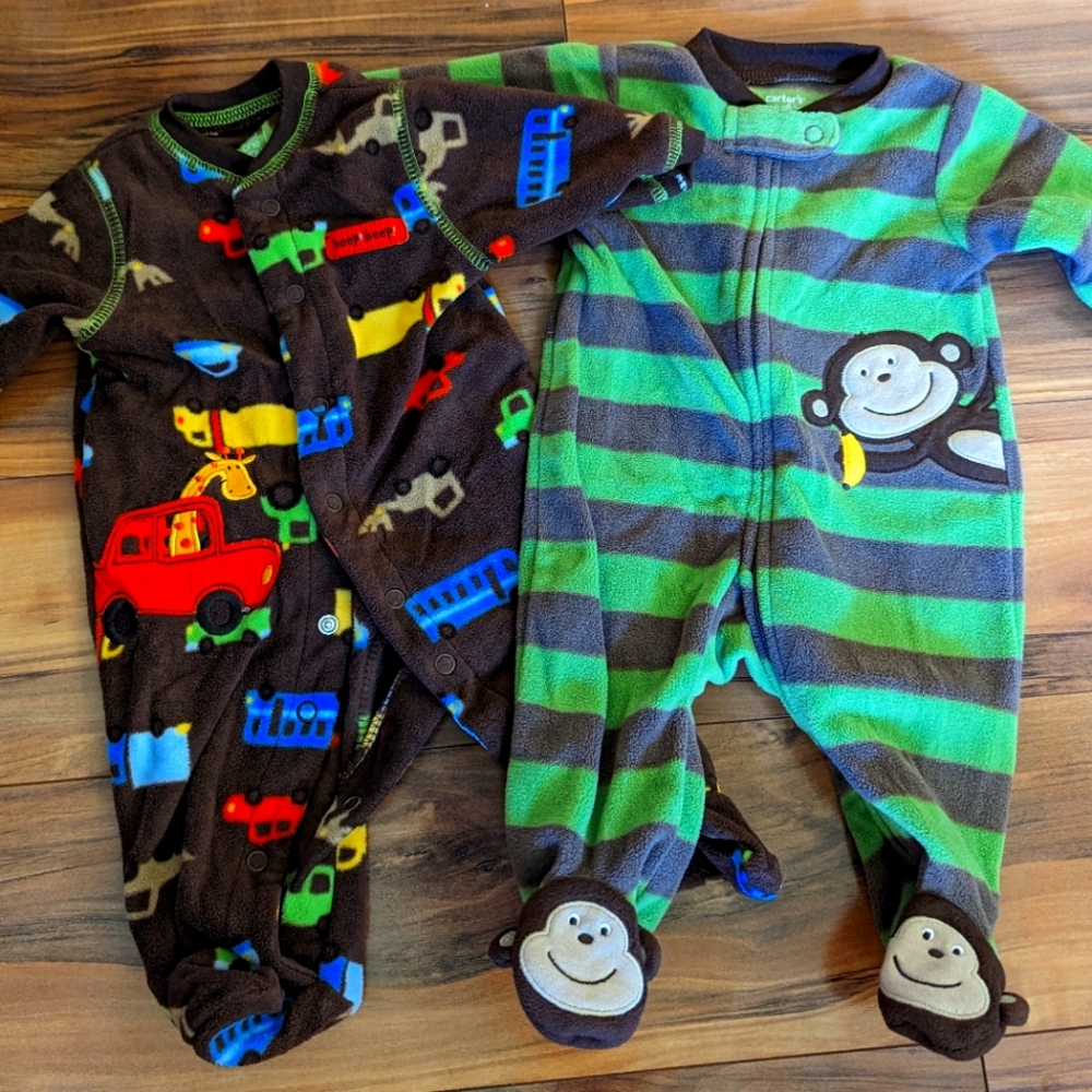 Set of 2 newborn fleece sleepers